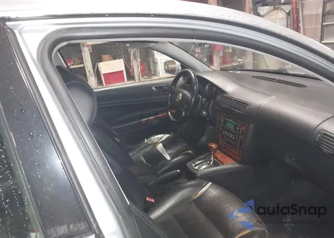 2002 Volkswagen Passat Glx from USA, damaged, VIN WVWRH63B22P449366